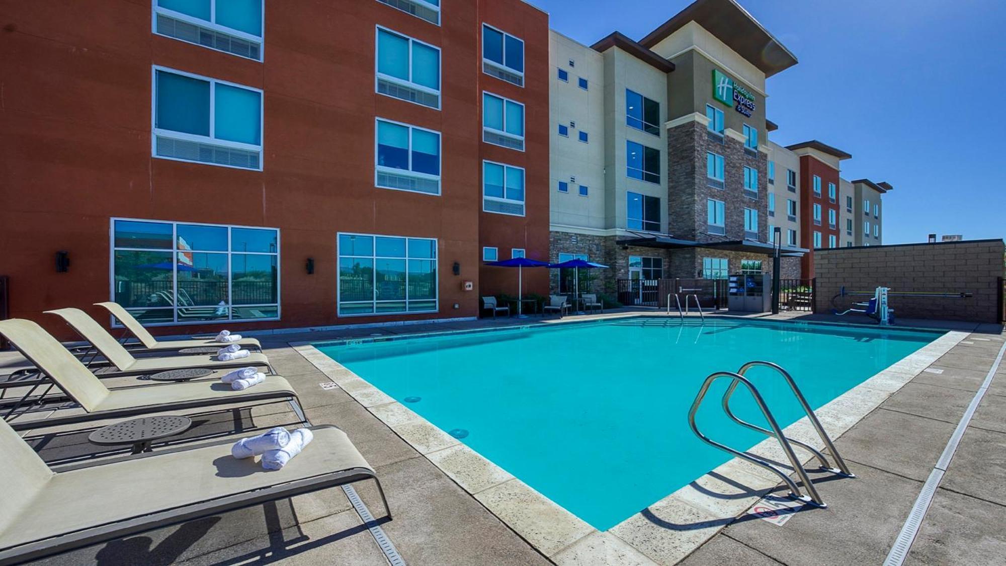 Holiday Inn Express & Suites Ridgecrest - China Lake By Ihg Extérieur photo
