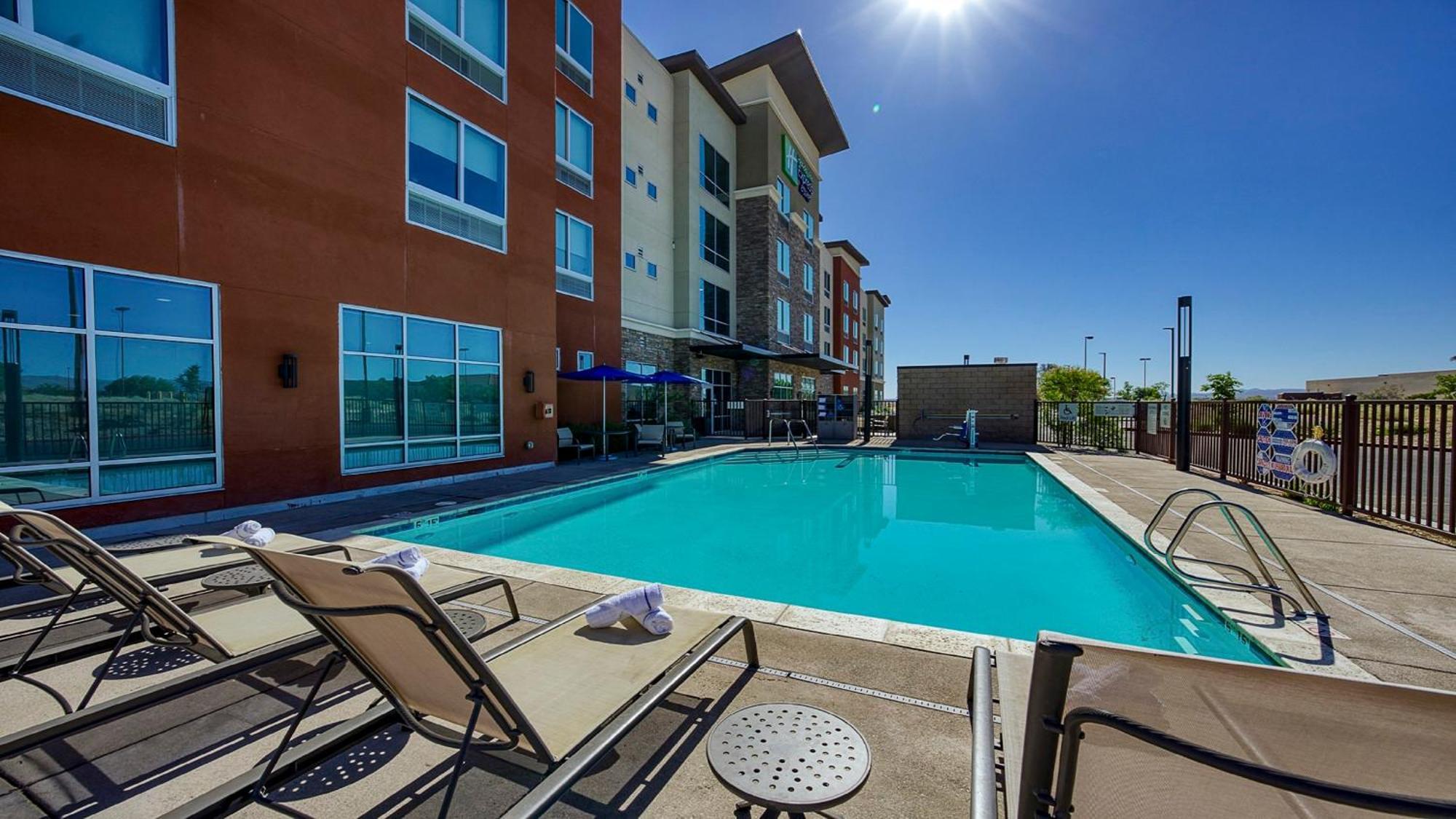 Holiday Inn Express & Suites Ridgecrest - China Lake By Ihg Extérieur photo